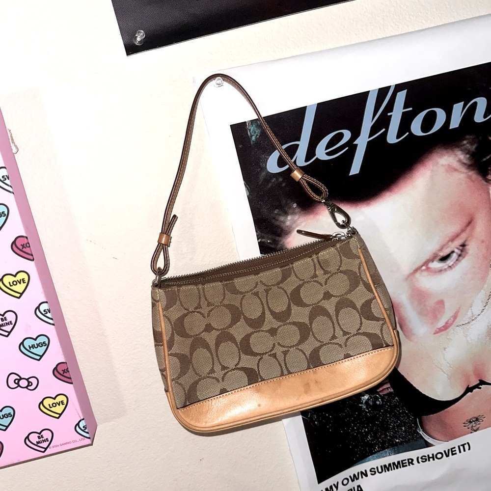 y2k tan vintage signature coach handbag! 💕